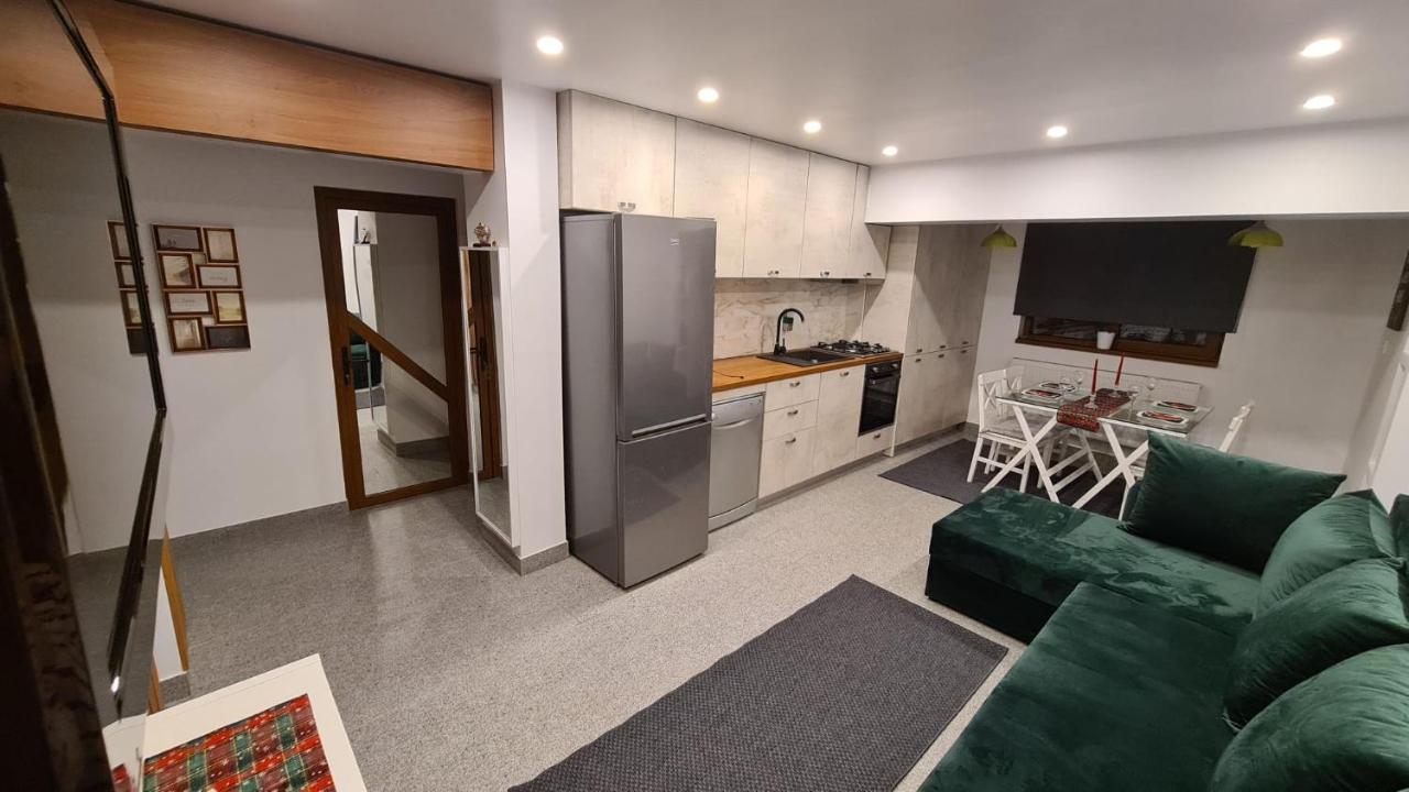 Ferienwohnung La Fluturi Apartament Suceava Exterior foto