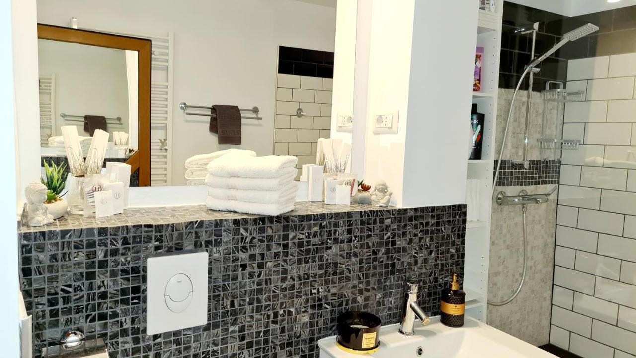 Ferienwohnung La Fluturi Apartament Suceava Exterior foto